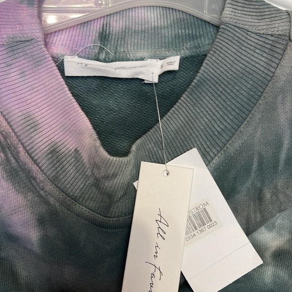 All in Favor Women’s Tie Dye Puff Sleeve Sweatshirt, Size Large - small - Picture 6 of 6